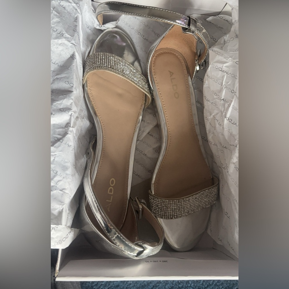 Aldo • Silver • Flat Sandals • Size 7